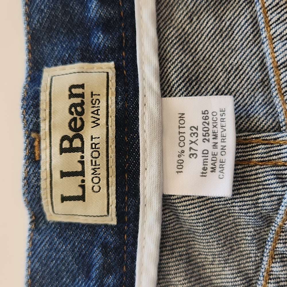 L.L. Bean Men's Comfort Waist Jeans 37x32 - Picture 3 of 8